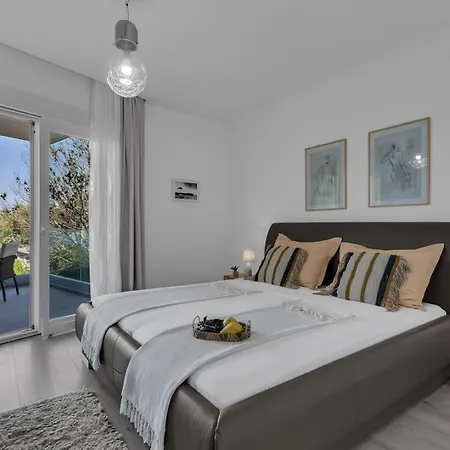 Villa Luxury Mae In Makarska, Pool And Gym