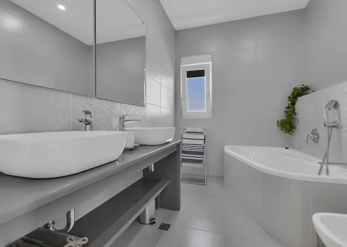 Luxury Mae In Makarska, Pool And Gym Villa Makarska